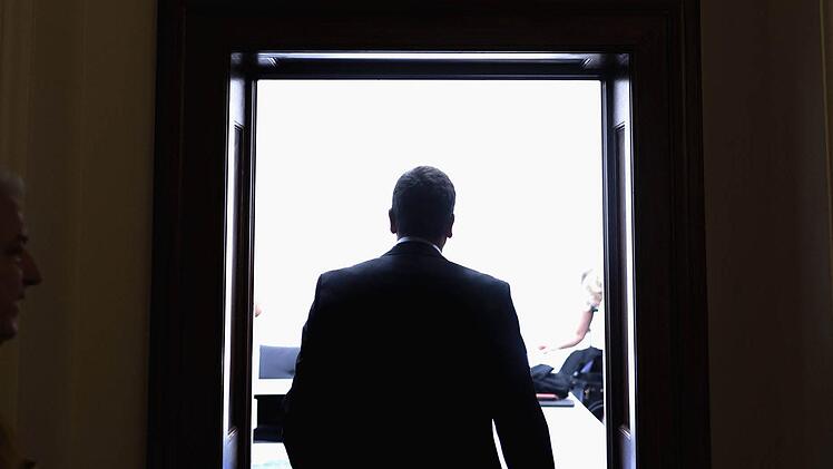 Der angeklagte Heinz W. betritt den Sitzungssaal im Bamberger Landgericht. Foto: dpa/Nicolas Armer