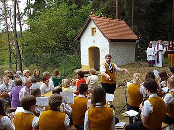 Die Jugendblaskapelle begleitete die viele Gläubige bewegende Feier an der Obertrubacher Pestkapelle.  Fotos: Franz Galster