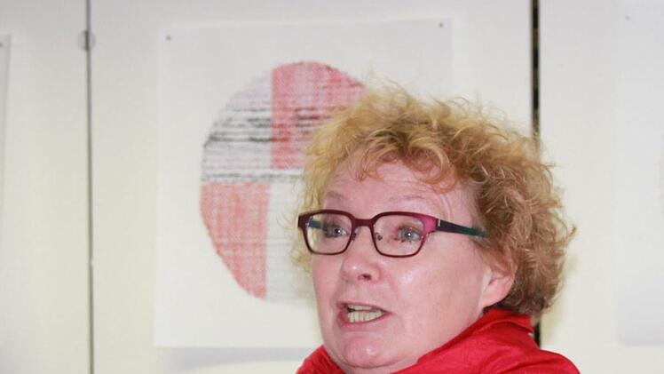 Barbara Kahle, Vorsitzende des Kunstvereins Bamberg, hielt die Laudatio.K. Becht