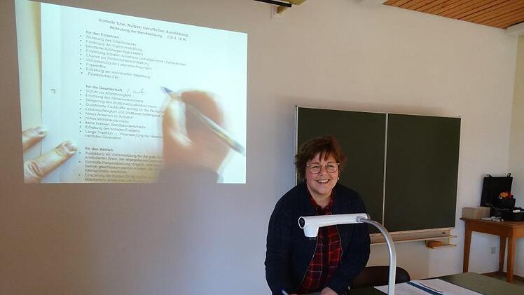 Im Unterricht setzt Christina Weber-Hoch auf moderne Methoden und  moderne Technik. Foto: Marion Eckert