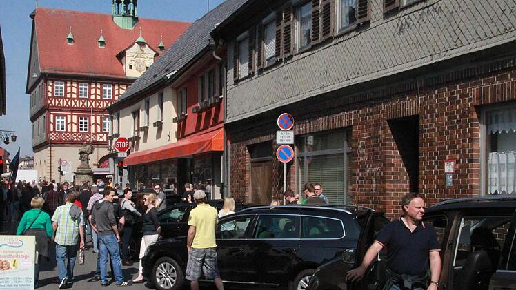 Ausgestellte Fahrzeuge in der Horsdorfer Straße