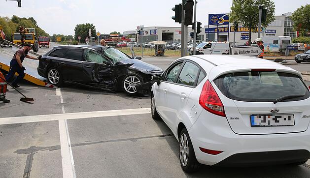 In Bayreuth: Schwerer Verkehrsunfall mit fünf Verletzten
