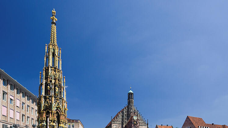 Schoener Brunnen Nuernberg | Beautiful Fountain Nuremberg