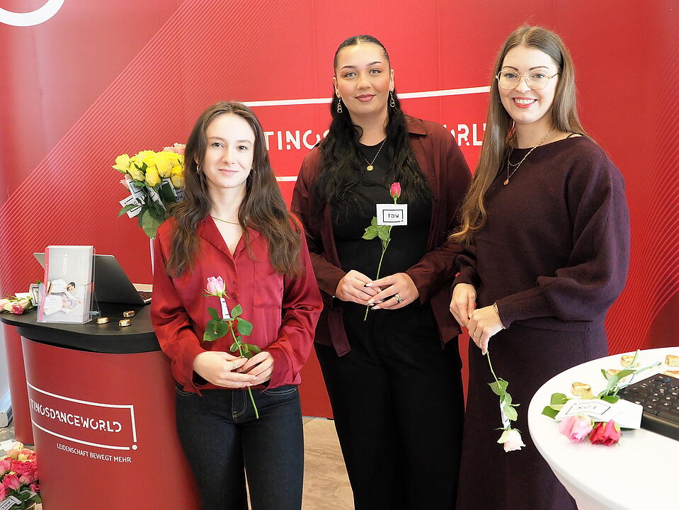 Inkl. Braut- und Festmodenschauen.