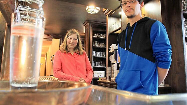 Markus Krause und Sandra Mohr werden derzeit intensiv für ihre Arbeit in der Gastwirtschaft geschult. Foto: Heike Beudert