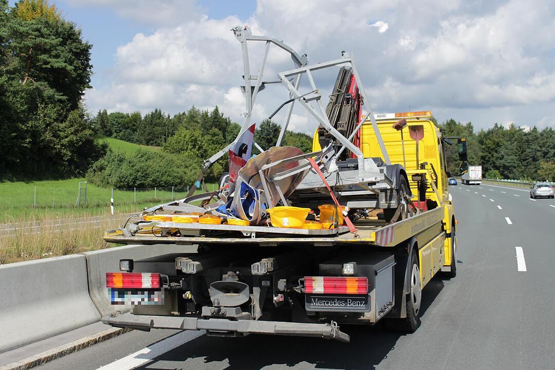 Pegnitz: Vater und Sohn rasen in Absicherungsfahrzeug
