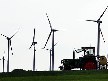 Sieben auf einen Streich? Nein, sagte der Stadtrat vorgestern. Mehrheitlich lehnte das Gremium erneut die geplanten Anlagen, die unter anderem bei Kirchleus und Oberdornlach entstehen sollen, ab. Landratsamt und Regierung hingegen sehen die Rechtslage eindeutig - anders. Foto: Archiv