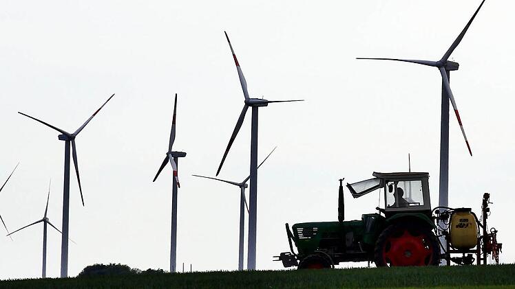 Sieben auf einen Streich? Nein, sagte der Stadtrat vorgestern. Mehrheitlich lehnte das Gremium erneut die geplanten Anlagen, die unter anderem bei Kirchleus und Oberdornlach entstehen sollen, ab. Landratsamt und Regierung hingegen sehen die Rechtslage eindeutig - anders. Foto: Archiv