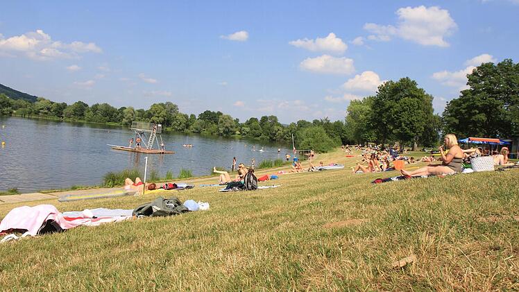 Beliebtes Ausflugsziel: der Badesee in Bad Staffelstein.  Fotos: C. Pack