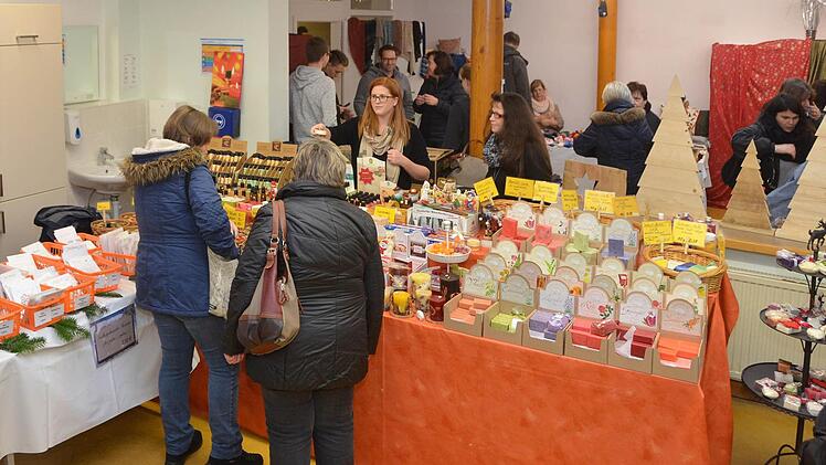 Impressionen vom Weihnachtsmarkt der Lebenshilfewerkstatt Nüdlingen. Foto: Peter Rauch