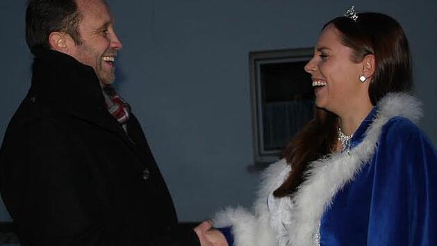 Auch Prinzessin Jessika I war bei der Wahlkampfveranstaltung anwesend. Dar&uuml;ber freute sich SPD-B&uuml;rgermeisterkandidat Thomas Friedlein. Foto: Veronika Schadeck