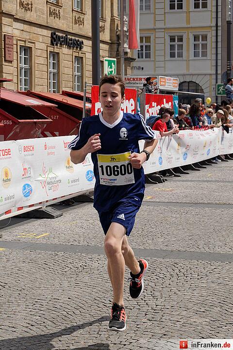 Weltkulturerbelauf 2017 in Bamberg: Der Zieleinlauf am Maxplatz
