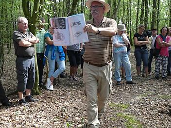 Anhang zahlreicher Bilder lie&szlig; Anton K&ouml;cheler die Welt der Kelten vor dem geistigen Auge der Zuh&ouml;rer lebendig werden. Foto: Martina Drossel