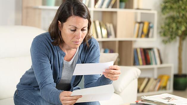 Gehalt, Lohn, Einkommen, Verdienst, Arbeitsentgelt, Rente, Finanzen, Geld, Frau, Arbeitnehmerin, Job, Beruf