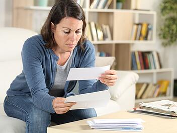 Gehalt, Lohn, Einkommen, Verdienst, Arbeitsentgelt, Rente, Finanzen, Geld, Frau, Arbeitnehmerin, Job, Beruf