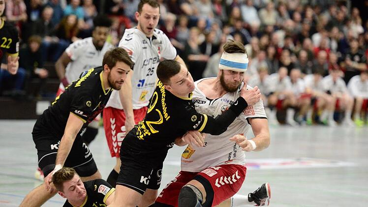 Hart im Nehmen: Franziskus Gerr (rechts) stellte sich auch nach einer Platzwunde am Kopf in den Dienst der Mannschaft. Er traf fünf Mal für den HSC. Anand Anders