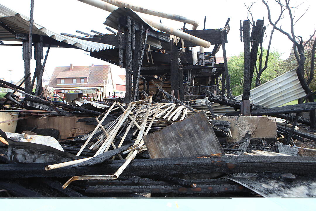 Flammen vernichten stillgelegte Zimmerei