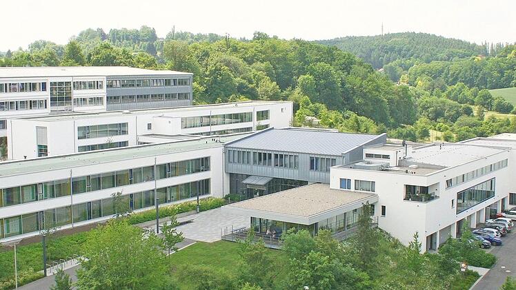 Fast fertig: Der Umbau der Realschule CO II in der Thüringer Straße - rechtzeitig zum 50-jährigen Bestehen. Die ersten Schüler kamen zum Schuljahr 1968/69.CO II