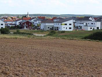 Am Höchstadter Häckersteig ist noch ausreichend Platz für neues Bauland.  Foto: Andreas Dorsch