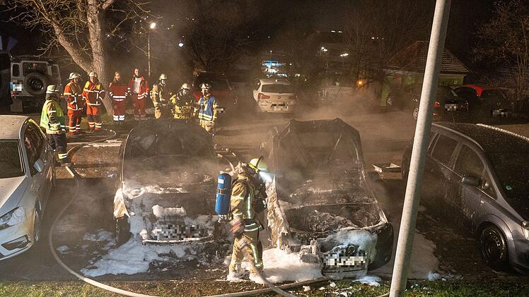 Lichtenfels: Autos brennen nahe der Berufsschule