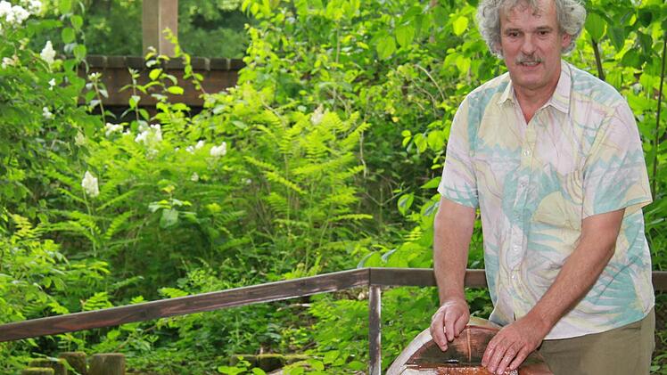 Rolf Täuber leidet seit 20 Jahren unter Tinnitus. Das Entspannen am Wasser hilft ihm. Fotos: Sonja Adam