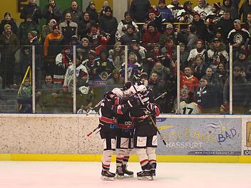Wie viele Treffer können die Fans der Haßfurter Hawks sowie die Eishockeycracks des ESC an diesem Wochenende bejubeln?  Foto: Ralf Naumann