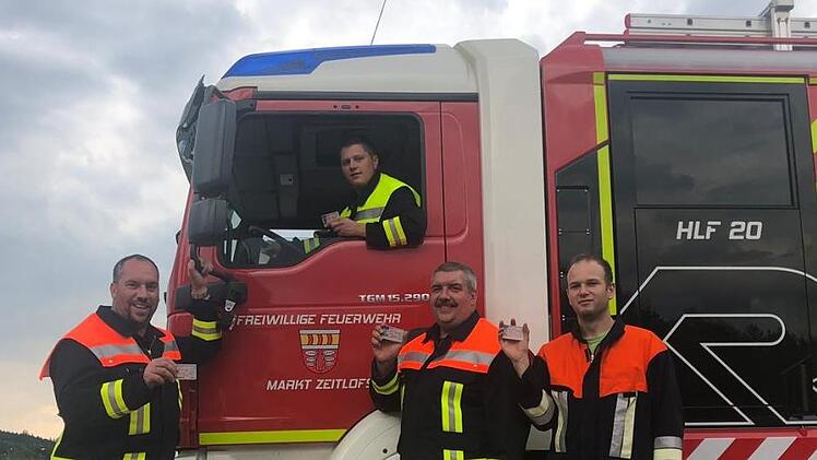 Holger Hereth, Matthias Hauke, Torsten Hereth und Kevin Lamp d&uuml;rfen nun auch Fahrzeuge der Klasse C fahren. Foto: Hans Kaiser
