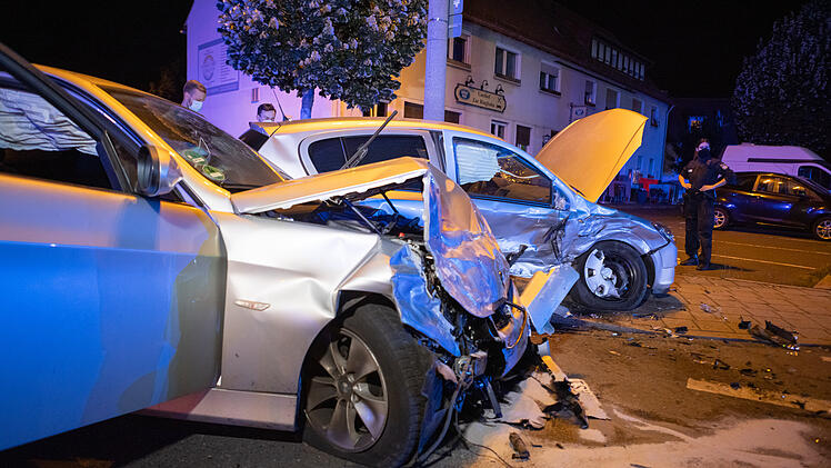Zwei Personen nach Verkehrsunfall verletzt