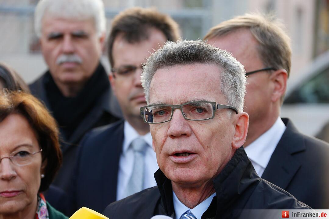 Bundesinnenminister Thomas de Maizière (CDU) hat das Balkanzentrum in Bamberg besucht