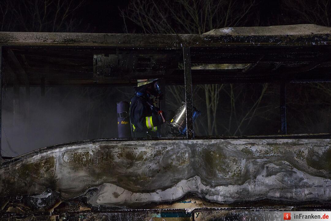 Reisebus auf der A3 ausgebrannt