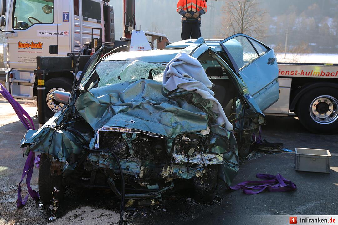 Schwerer Unfall in Kulmbach: Zwei Menschen sterben, ein Mensch wird schwer verletzt