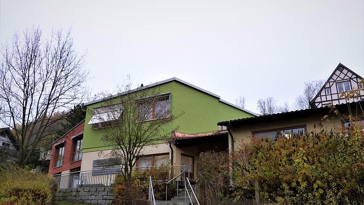 Die Baumaßnahme ist mit der neuen Krippe (grüner Würfel) auch architektonisch gut gelungen.  Fotos: Werner Reißaus