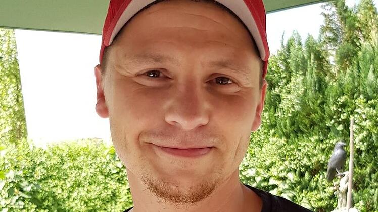 Bruder Markus Aumüller ist der Spezialist am Grill. Viele Besucher schätzen am "Hotel Wallburg" die Fleischgerichte.