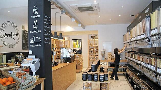 Wiegen, befüllen, bezahlen, das ist das Prinzip der Unverpackt-Läden, wie hier in Erlangen. Das gilt bald auch in Coburg. Foto: privat