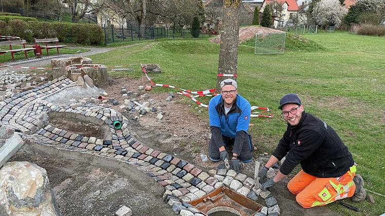 Mit großem ehrenamtlichen Einsatz haben die Oberbacher einen neuen Spielplatz gebaut.Foto: Gerd Kleinhenz