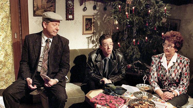 Nicht nur in der Weihnachtsfolge "Alle Jahre wieder" ist Sohn Stefan (Gregor Weber) schwer genervt von seinen spie&szlig;igen Eltern.