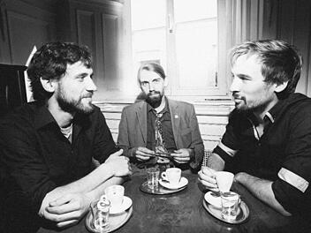"Brotmüller" beim Plausch: Schlagzeuger Johannes Klütsch, Sänger und Gitarrist Jakob Fischer, Bassist Nikolaus Durst (v. links)  Foto: Marian Lenhard