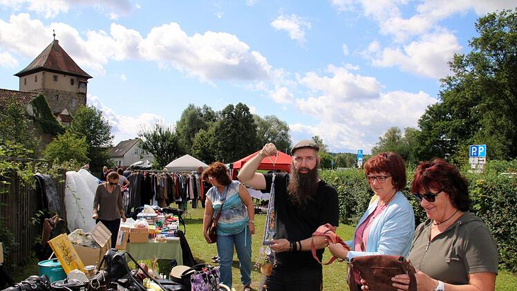 Flohmarkt Foto: Bettina Knauth