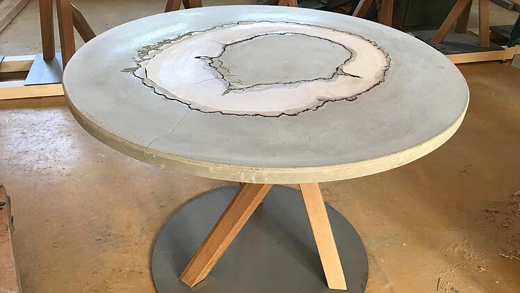 Außergewöhnliche Holz-Beton-Kreationen. Foto: privat