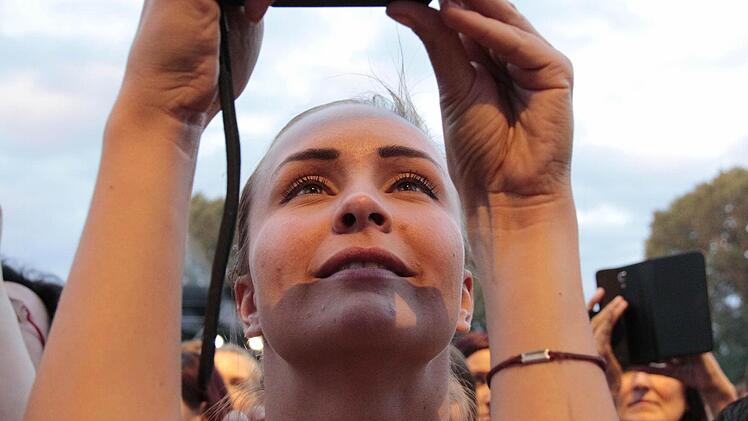 Xavier Naidoo machte seine Fans am Samstag im Forchheimer Jahnstadion glücklich. Foto: Josef Hofbauer