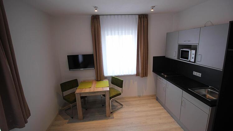 Die kleine Küchenzeile lässt für Selbstversorger keine Wünsche offen.