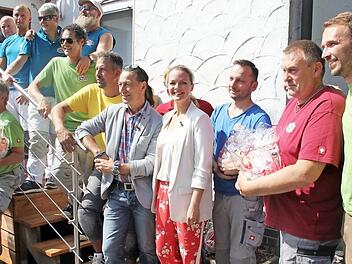 Das "Zuhause im Glück"-Team genießt den Beifall der Zuschauer.