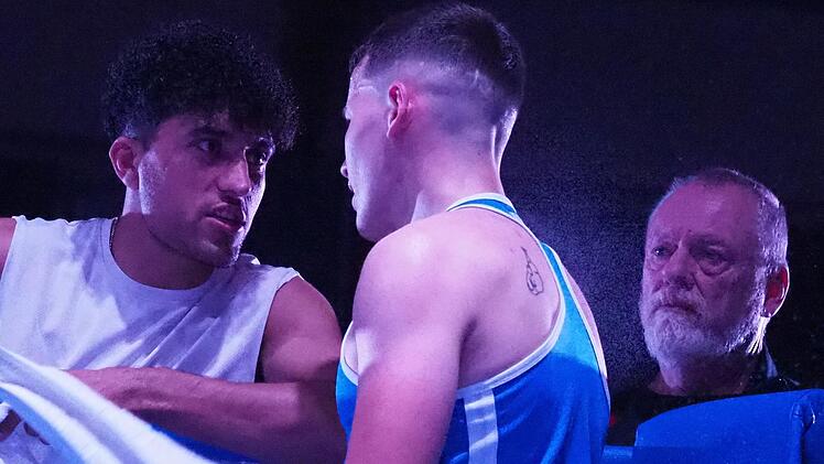 Mohammad Shadab und Edgar Feuchter beim Coaching von Max Neb. Foto: Jürgen Schmitt
