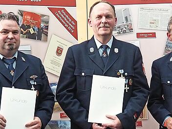 Die ausgezeichneten Feuerwehrler Stullendorfs (v. li.) Christian Engert, Thomas Nüßlein und Werner Neundörfer