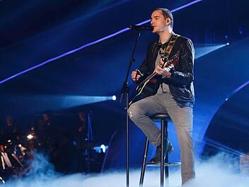 Michael Lane beim Finale von The Voice of Germany. Mit Weltstar Leona Lewis sang er ein Duett, doch leider erreichte der 26-Jährige aus Dorfhaus (Kreis Forchheim) nur den dritten Platz. Fotos: © SAT.1/ProSieben/Richard Hübner