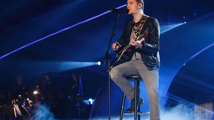 Michael Lane beim Finale von The Voice of Germany. Mit Weltstar Leona Lewis sang er ein Duett, doch leider erreichte der 26-Jährige aus Dorfhaus (Kreis Forchheim) nur den dritten Platz. Fotos: © SAT.1/ProSieben/Richard Hübner