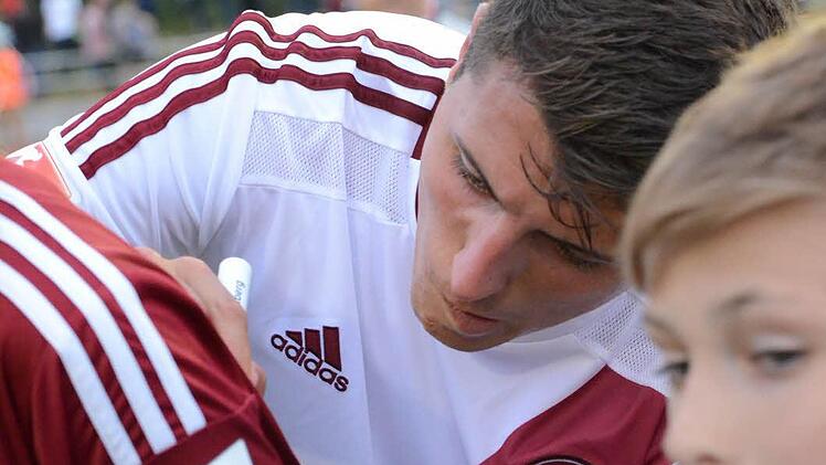 Impressionen vom Spiel des 1. FC Nürnberg (weiße Trikots) gegen die Würzburger Kickers (2:2). Foto: Jürgen Schmitt