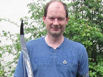 Jörg Müller hat sich gleich zwei Meistertitel geholt. Die Schützenkollegen in Nüdlingen richteten für ihn und seine Mitstreiter einen Empfang aus. Foto: Manfred Koch