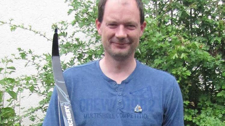 Jörg Müller hat sich gleich zwei Meistertitel geholt. Die Schützenkollegen in Nüdlingen richteten für ihn und seine Mitstreiter einen Empfang aus. Foto: Manfred Koch