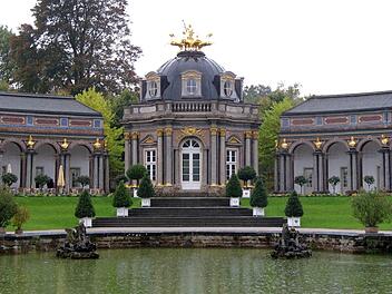 Es gibt Dinge, die muss ein Bayreuther einfach gemacht haben - ein Spaziergang in der Eremitage ist eines von ihnen. Symbolfoto: hbkost/pixabay.com
